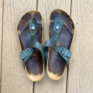 Black Leather Birkenstock Gizeh Sandals 🚨WELL WORN🚨